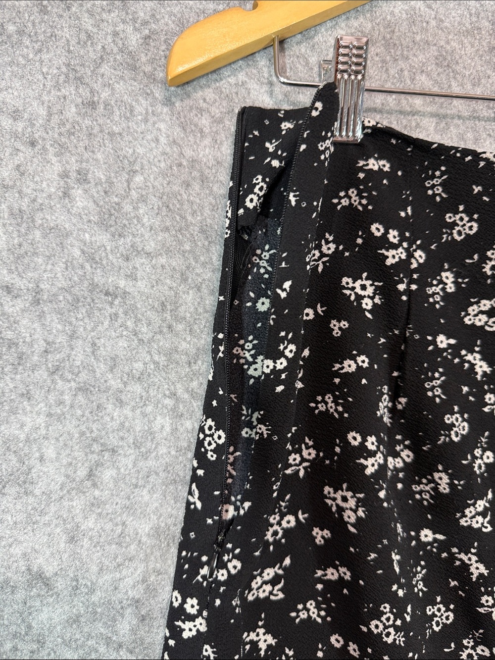 Black Floral Ruffle Mini Skirt - Womens L - Spring Feminine Brunch Romantic - Picture 6 of 8